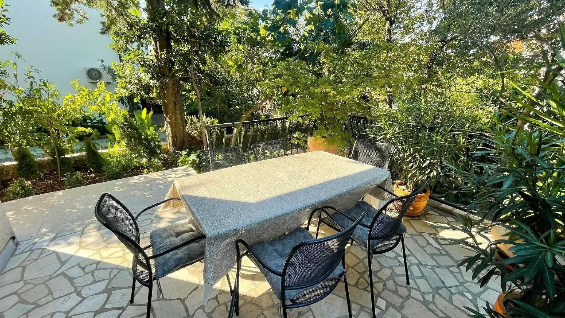 Nette Ferienwohnung In Jadranovo Mit Garten, Grill Und Terrasse